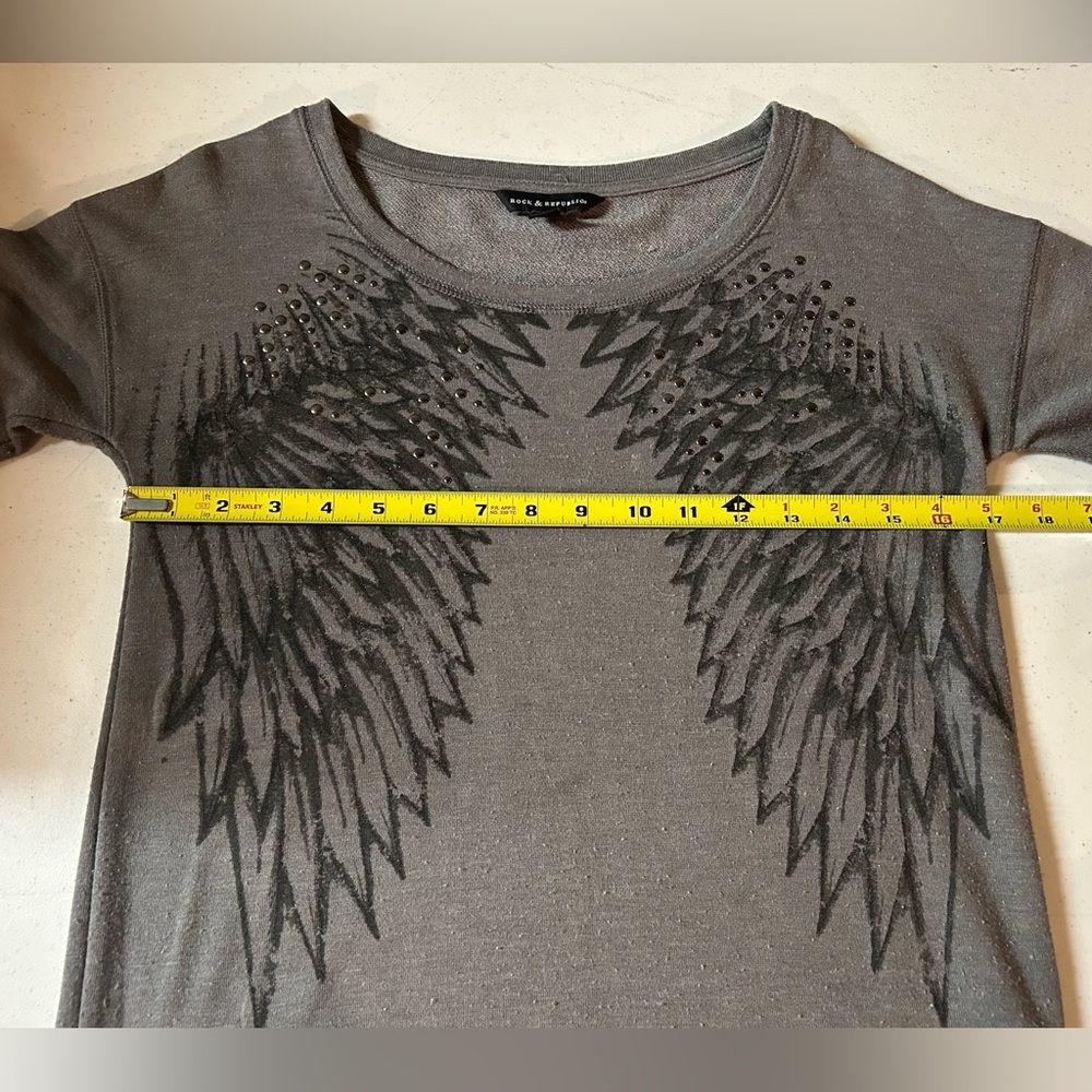 Rock & Republic Angel Wing Long Sleeved Sweatshirt Top Rhinestone Bling Size XS - Picture 9 of 10